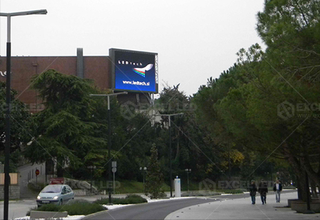 P16 Outdoor LED Billboard Screen - Europe